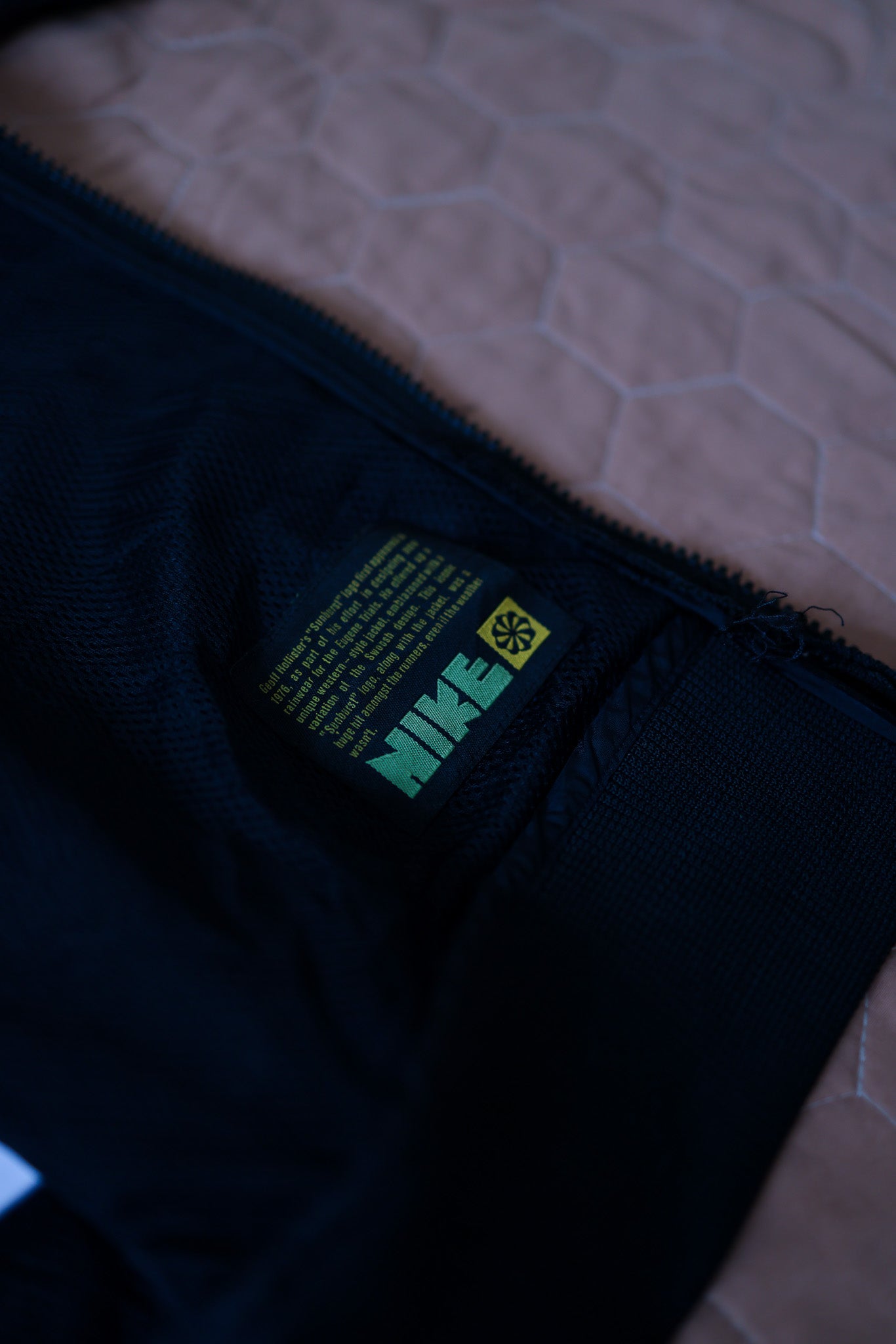 NIKE Vintage Windbreaker / Track Jacket