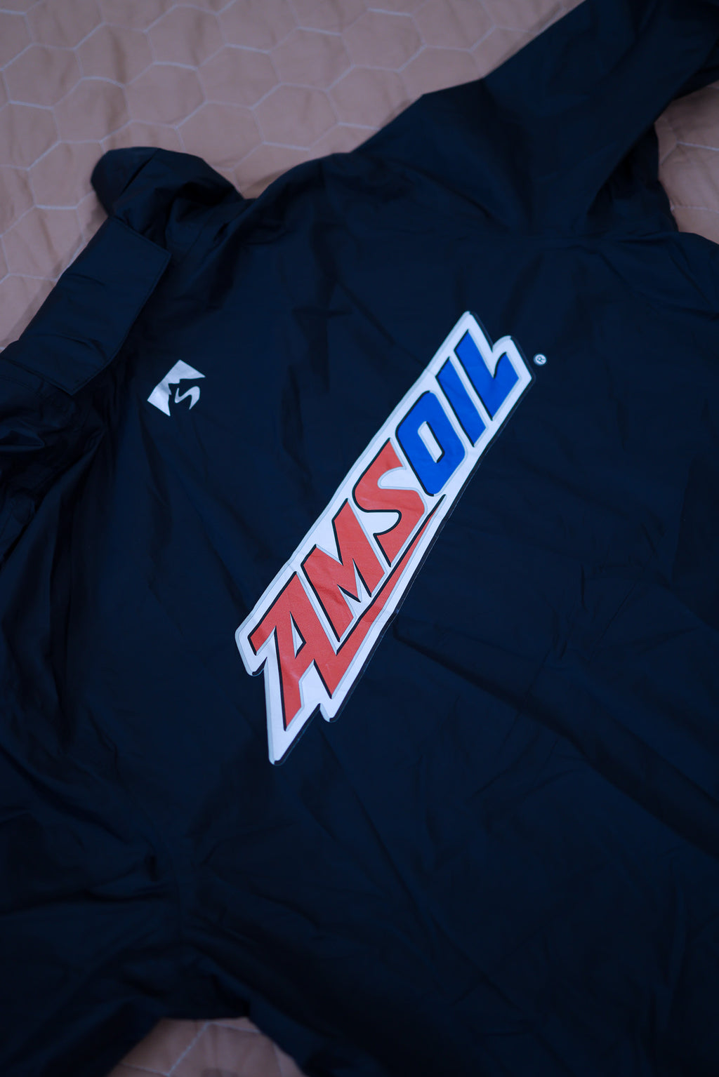 AMSOIL Lightweight hooded windbreaker/rain jacket